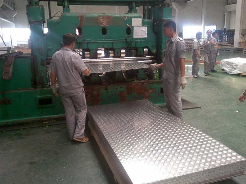 6000 5-bar Aluminum Tread Plate